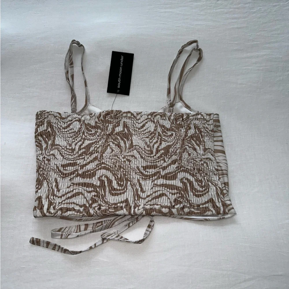 NWT Abbeline Printed Mesh Cinched Tank size small - Picture 5 of 6